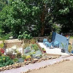 D'hote Familiale De La Maison Bleue Bed & Breakfast Lanvallay